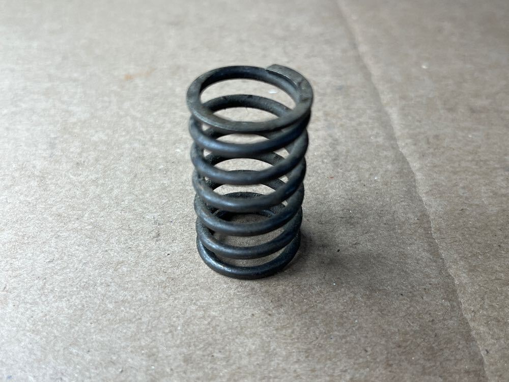 Briggs & Stratton 692180 SPRING-VALVE