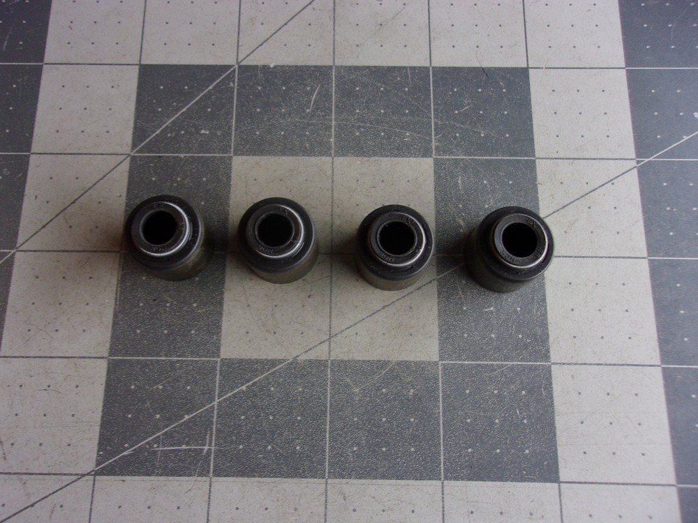PEP UY0417 (4) Valve Stem Seals