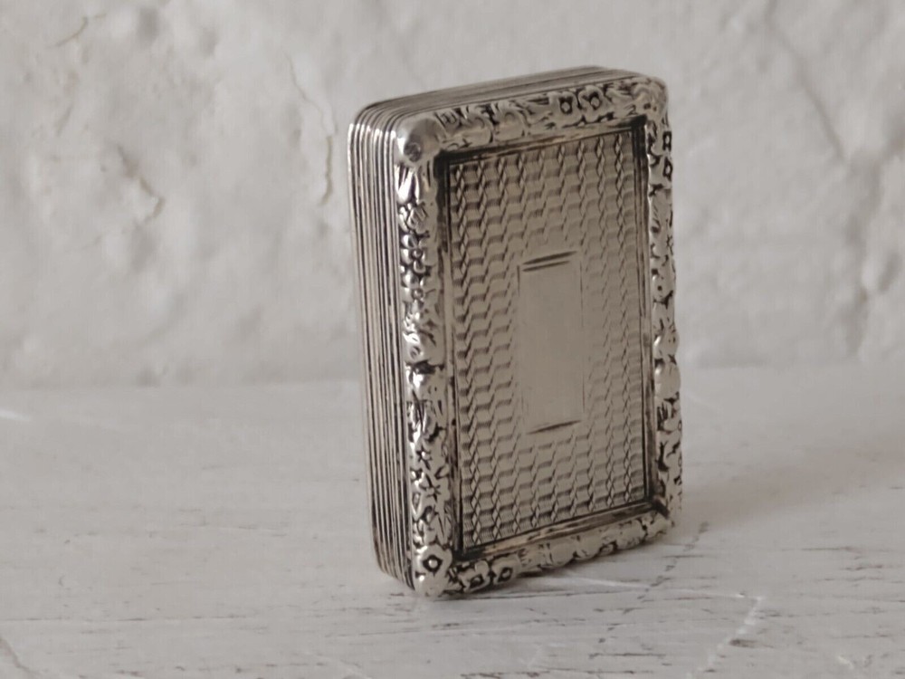 Fine Quality Georgian Solid Silver Vinaigrette - Birm. 1825.