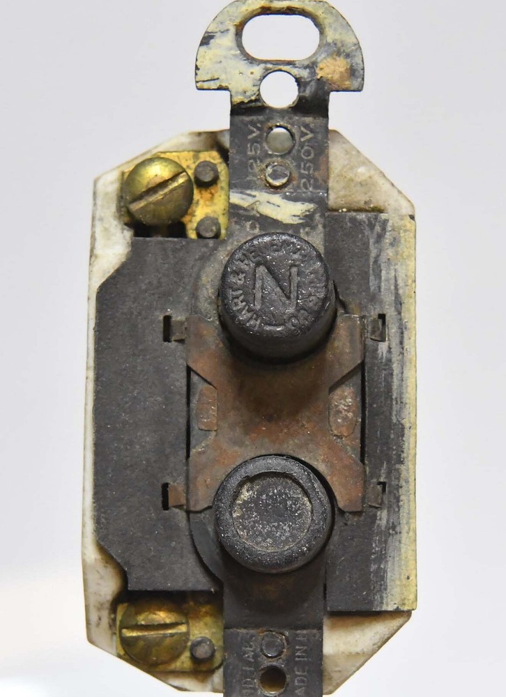 VINTAGE SINGLE POLE PUSH BUTTON SWITCH #2