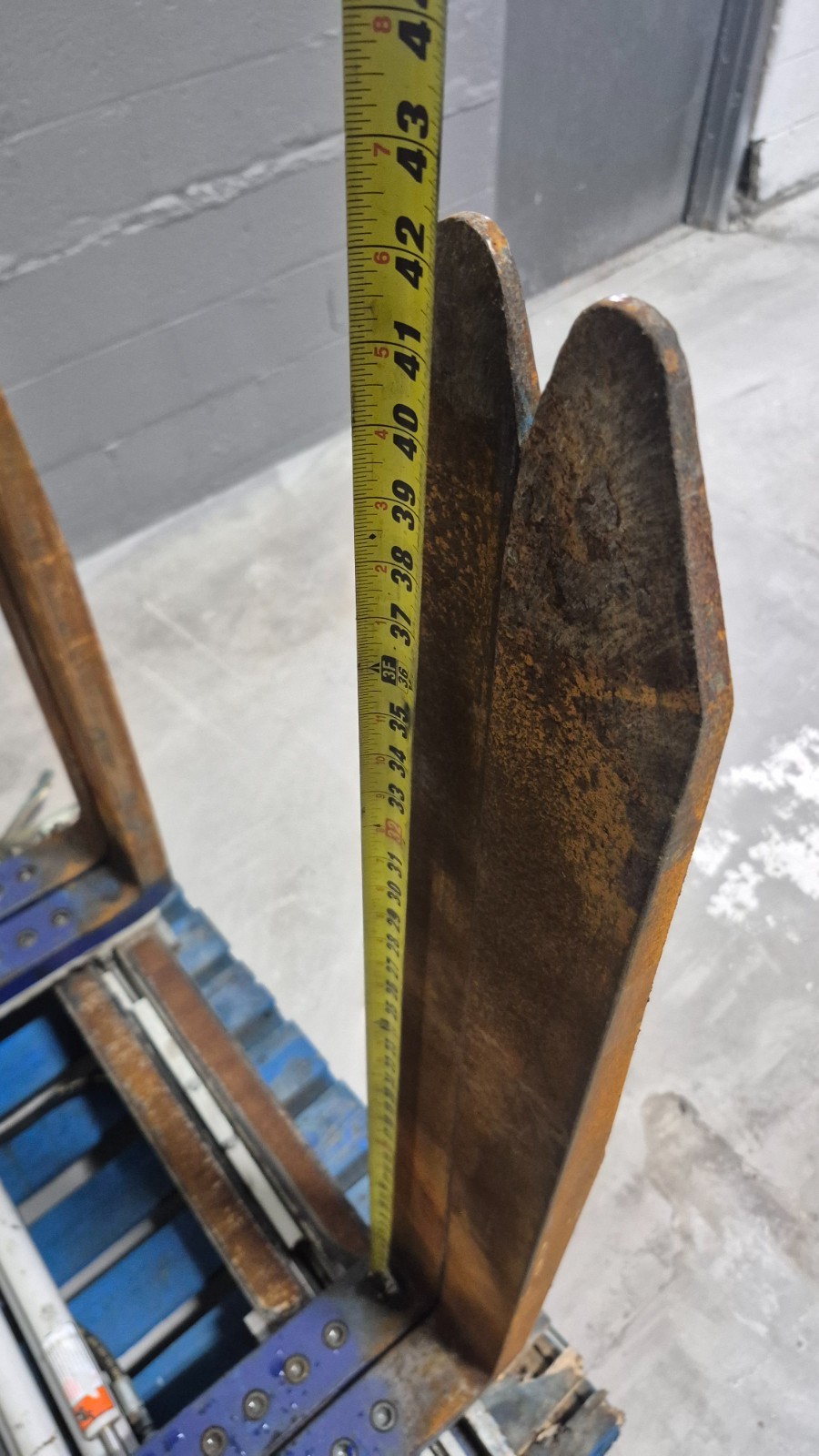 25G-FDS-591 Cascade Single–Double Pallet Handler Class 2 with 42 Inch Forks