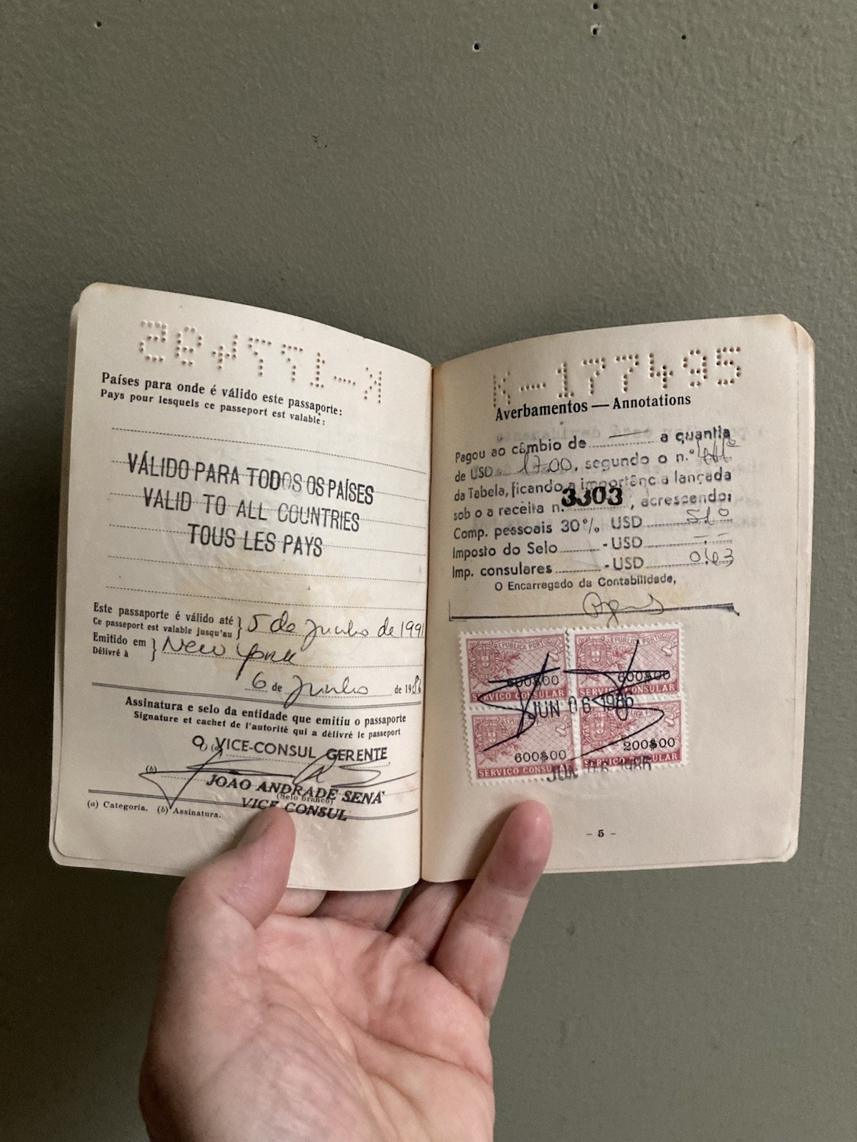 Vintage Portugal Passport New York Consular Revenue Stamp 1986 obsolete Passport