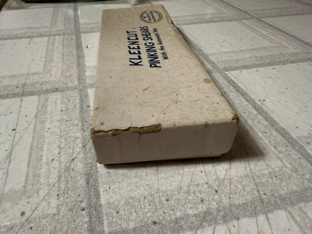 VERY NICE KLEENCUT PINKING SHEARS W/THE AUTOMATIC STOP IN ORIGINAL BOX & INSERT