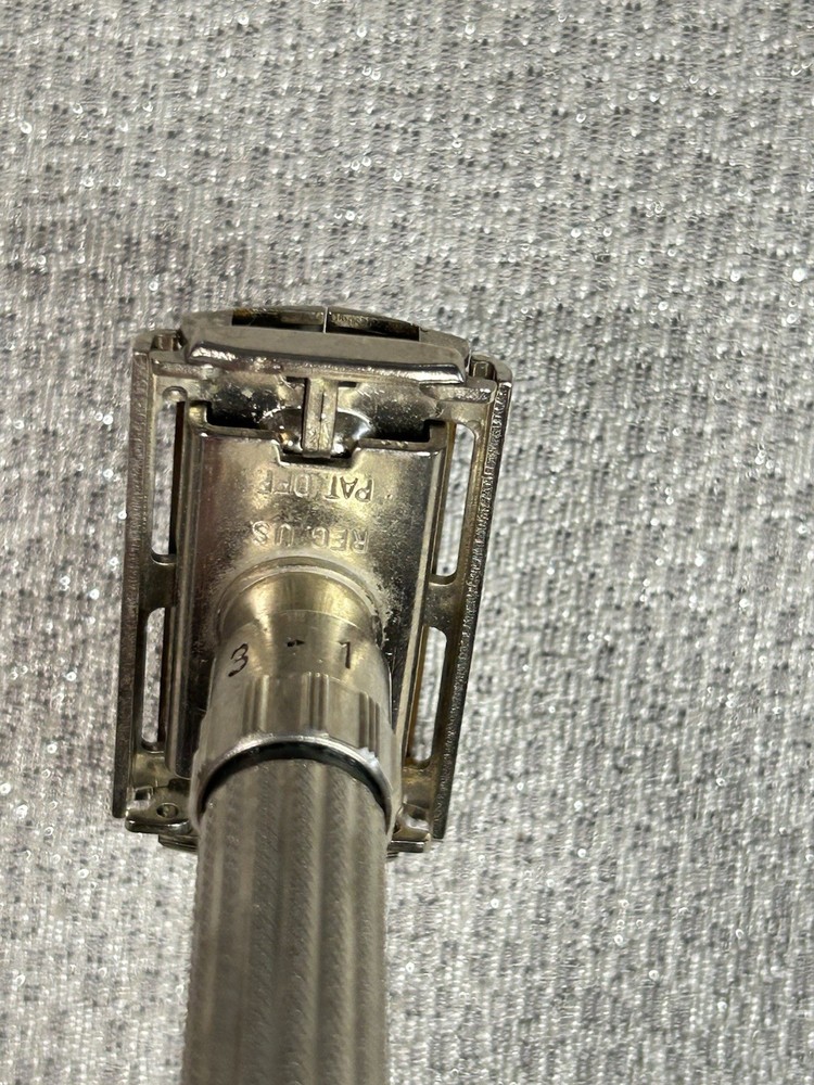 Vintage 1960s GILLETTE Adjustable Fat Boy Razor Case