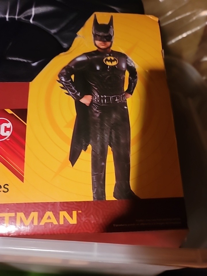 Rubies Boys Muscle Chest Bat Emblem Batman Costume & Mask & Cape Size M 8