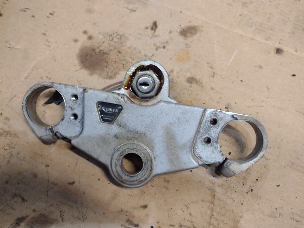 2000 triumph sprint rs 955 fork yoke