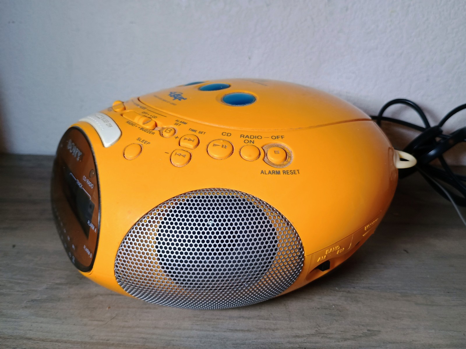 Sony "PSYC" Dream Machine Boombox! (ICF-CD831) - Intermittent CD Play-SHIPS FREE