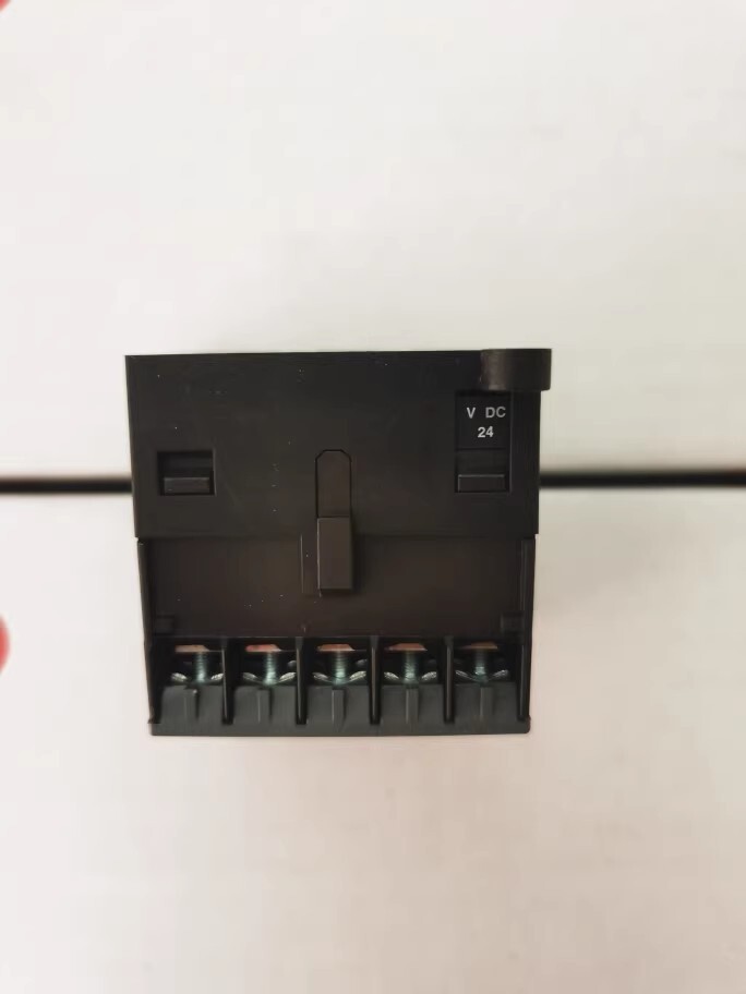 1PCS ABB Contactor BC6-30-01