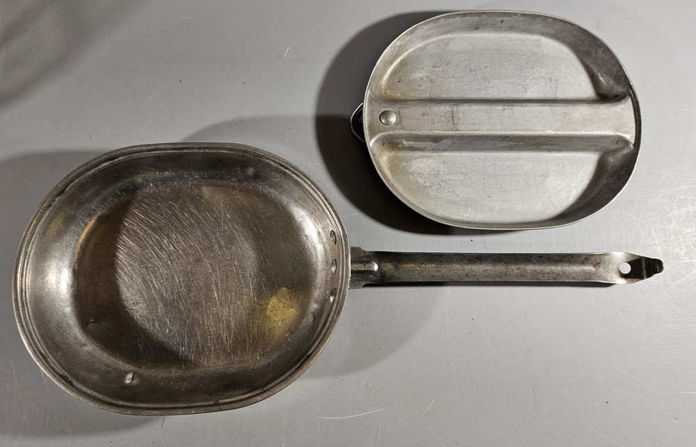 WWII U.S. 2-PIECE MILITARY MESS KIT, KNAPP-MONARDH 1944