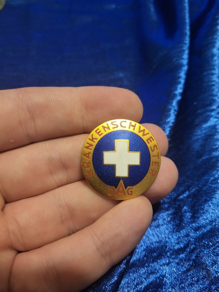 Ww2 German Nurse Organization  Brooch