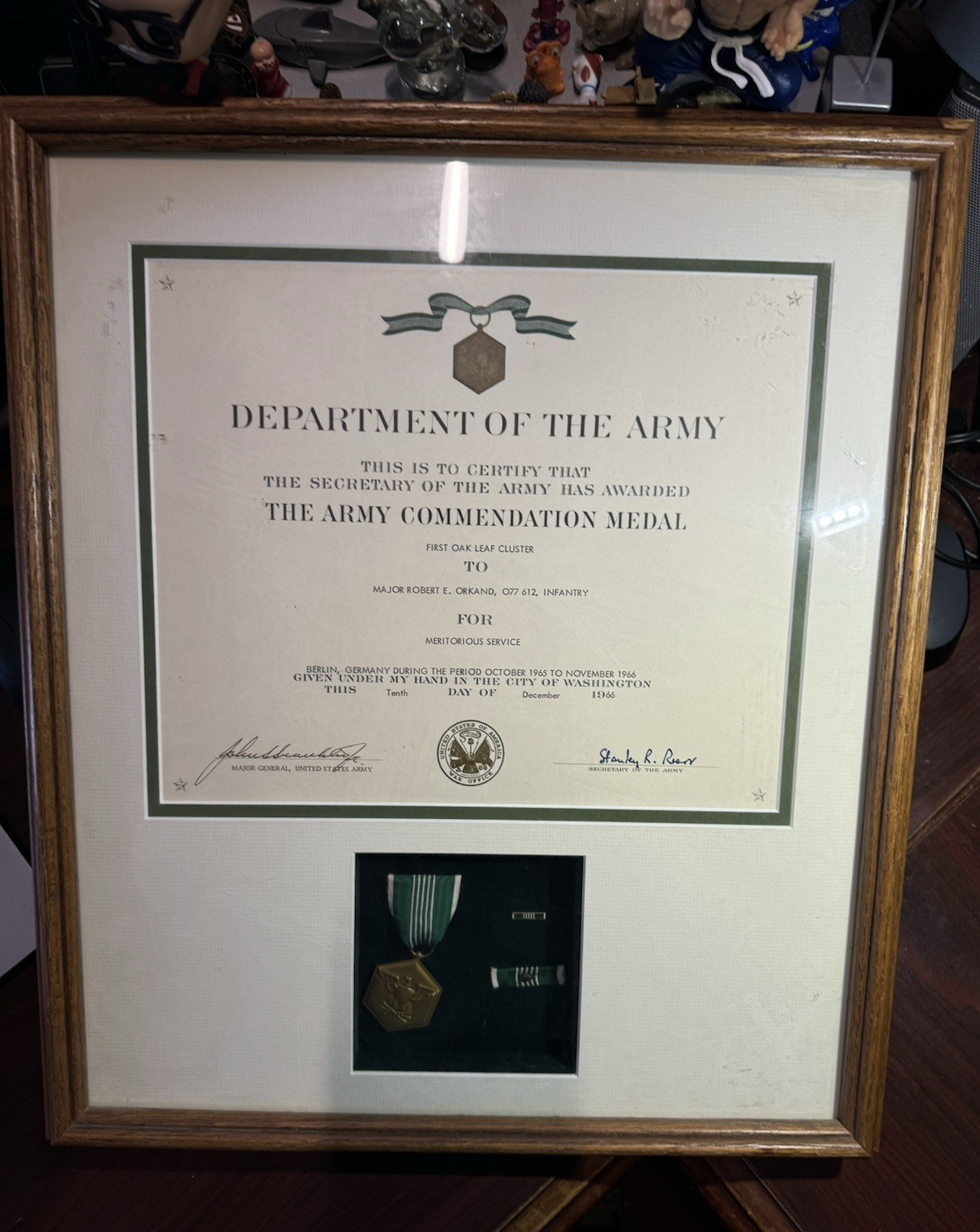 Framed Army Commendation Medal w/ First Oak Leaf w/Certificate SHIPS4FREE2USA!!