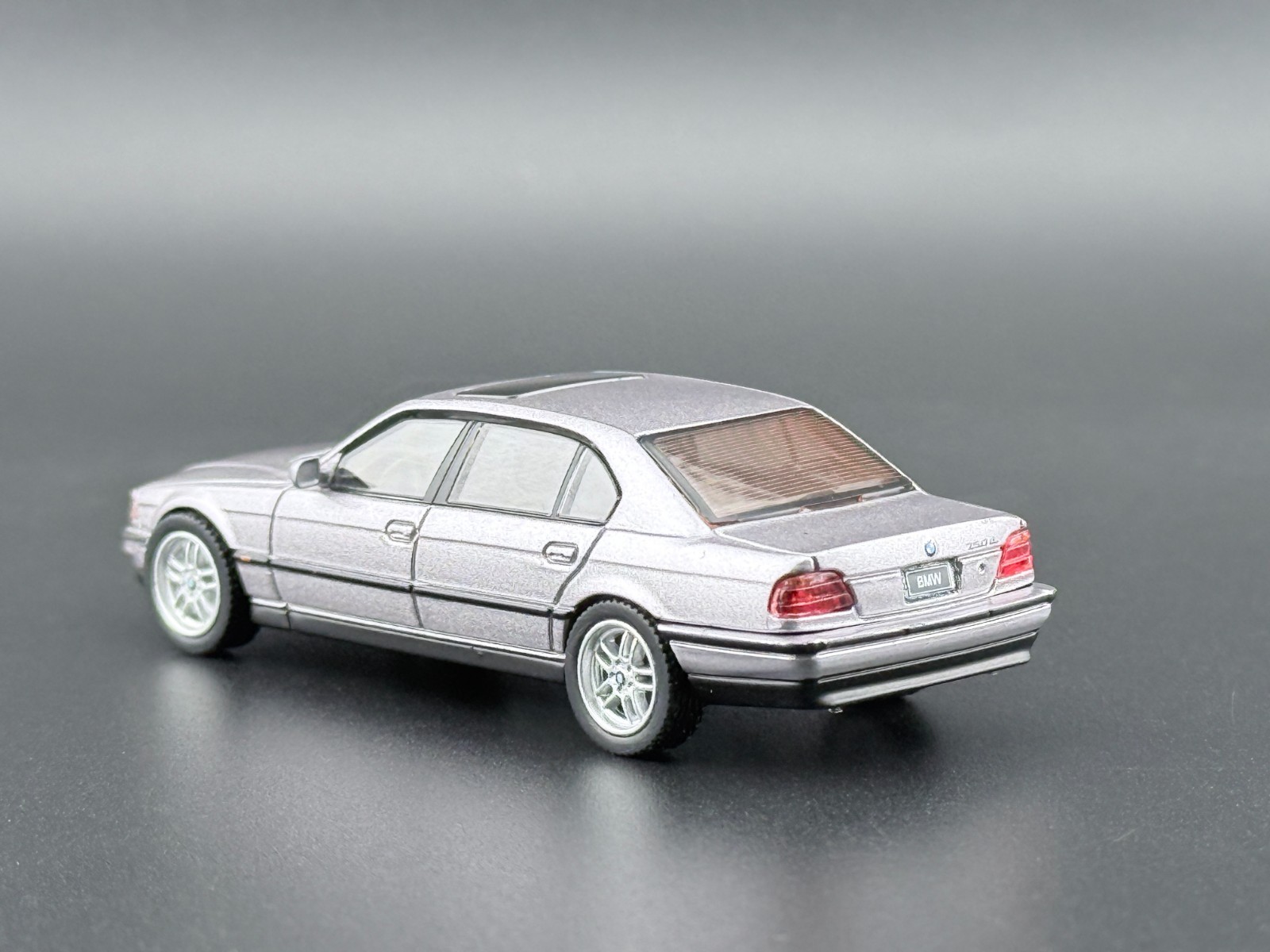 Mini GT BMW 750IL – Aspen Silver Metallic #792 1/64