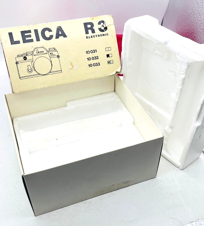 Leica R3 camera box w/ both Styrofoam inserts