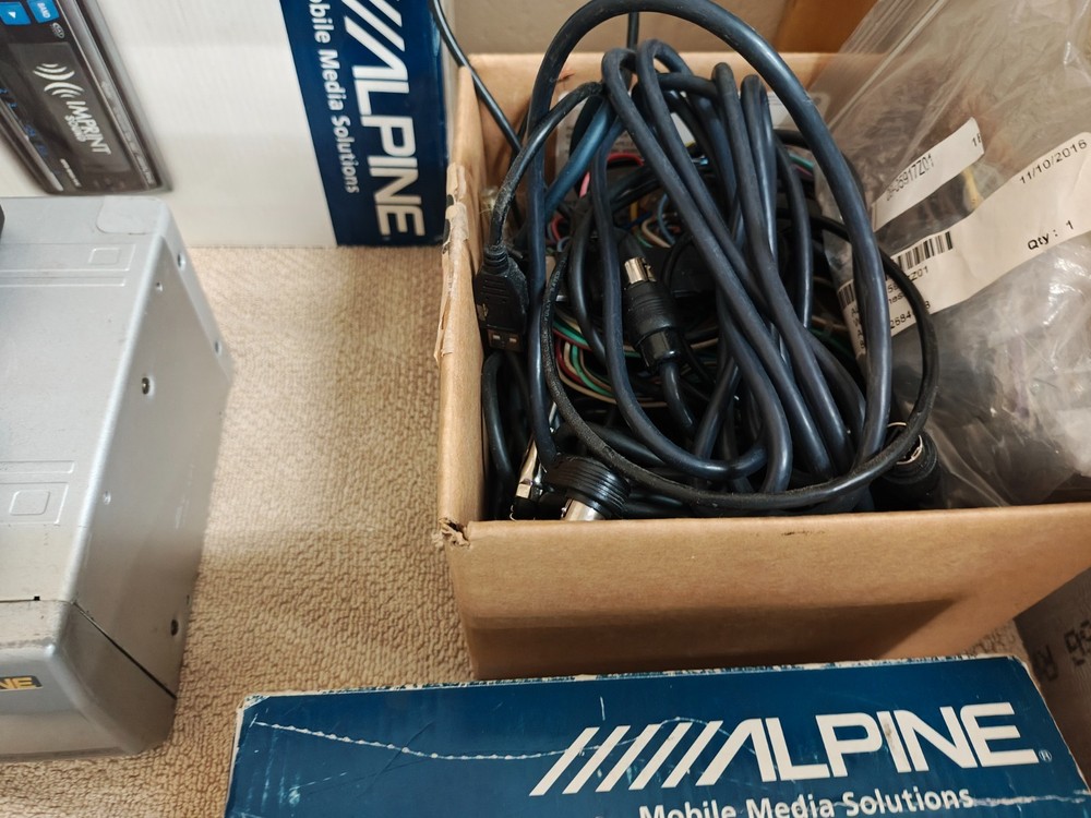 Alpine lot auto Stereo Equipment