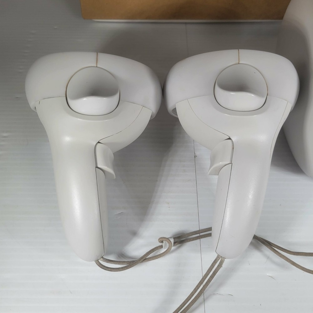 Meta Oculus Quest 2 256GB Advanced All-in-one VR Headset Controllers NO STRAP