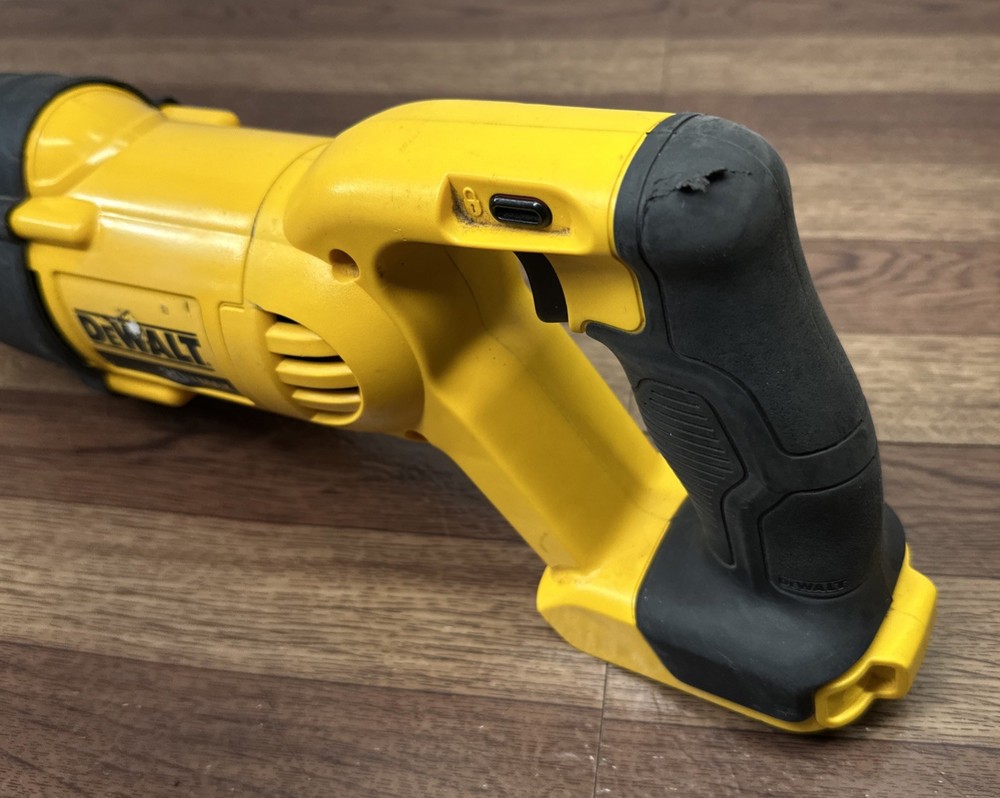DeWalt DCS380 20V Max Variable Speed Reciprocating Saw