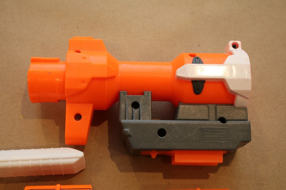 Nerf Modulus Regulator 3 Attachments with 2 magazines 12-dart clips
