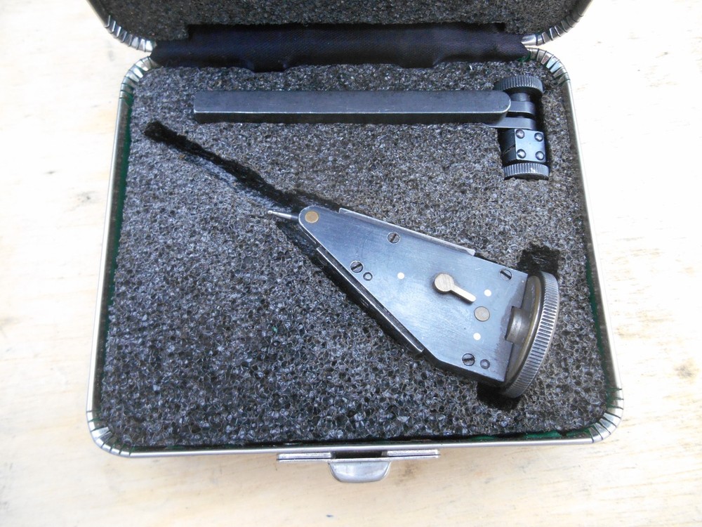 FEDERAL MODEL 5 DIAL INDICATOR , .001"