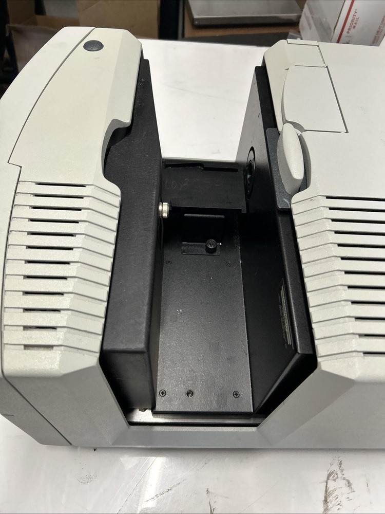 HUNTERLAB ColorQuest XE Spectrophotometer L-441S