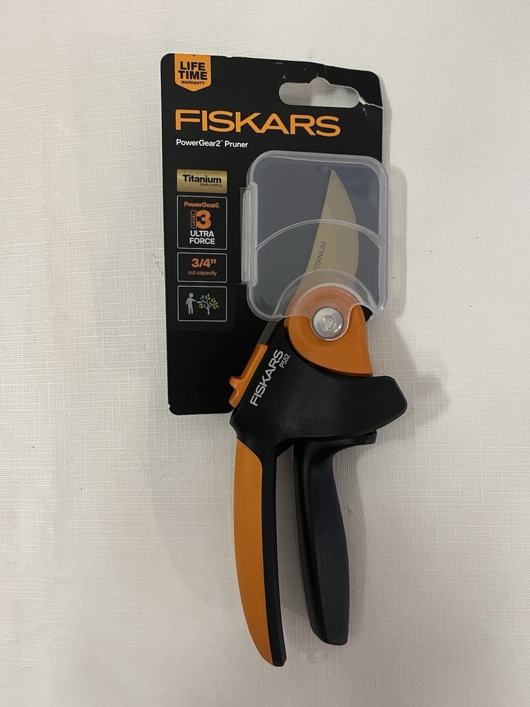 Fiskars (P552) PowerGear2 3/4” Titanium Blade Coating Pruner