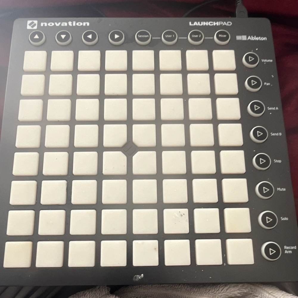 Novation Launchpad Pad Controller MIDI Controller, 64 Pads, USB Out