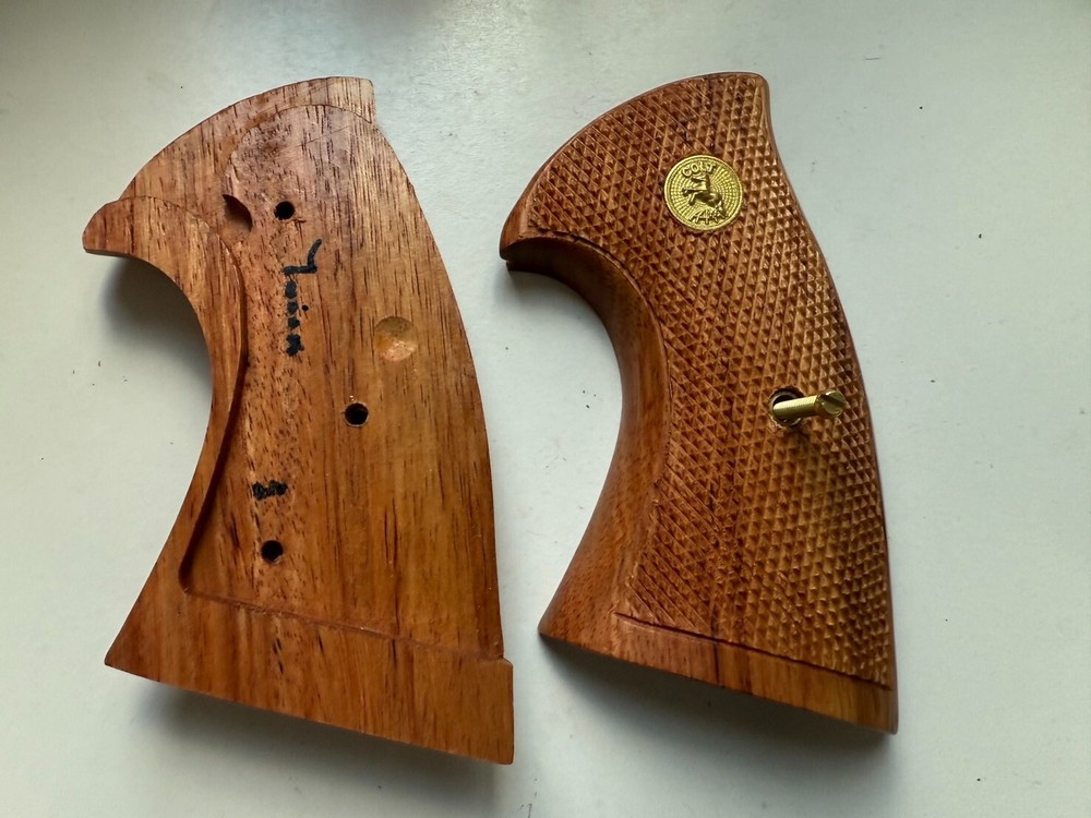 Light hardwood grip for COLT PYTHON grips (I, E FRAME) All checkered handmade