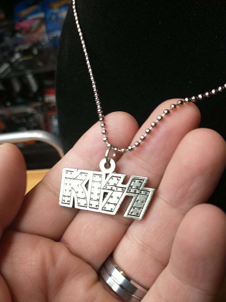 KISS - Necklace / Pendant