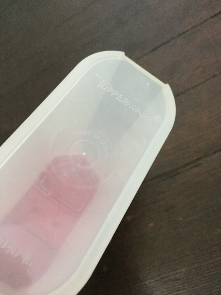 Tupperware 1846-16 Spice Shaker Container Red Flip Top