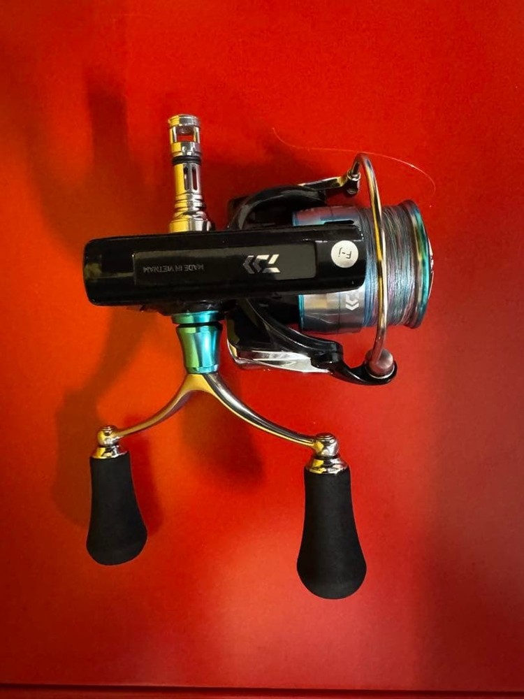 Daiwa Emeraldas Spinning Reel Double Handle Multicolor