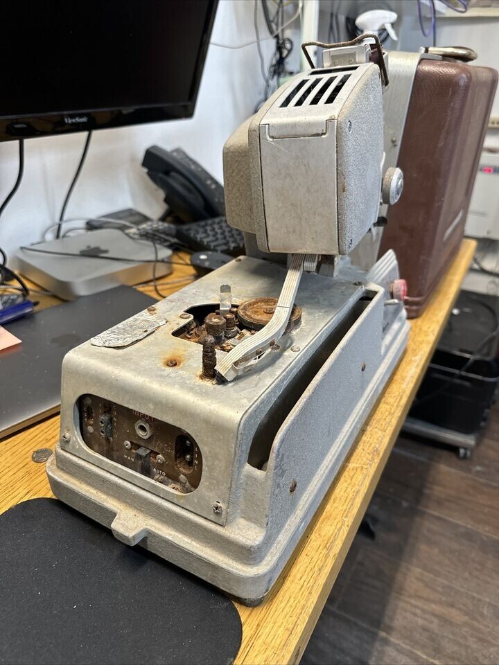 DuKane Micromatic Model 14A390E Classroom Projector/Turntable