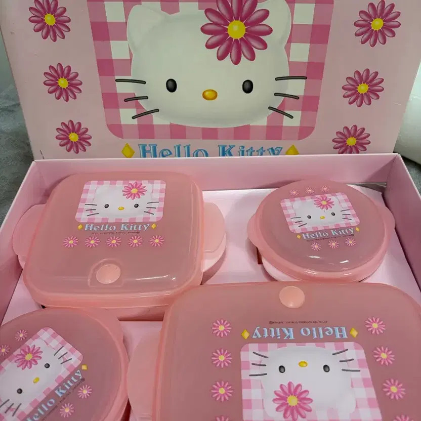 Classic Hello Kitty Lunch Box Set Official