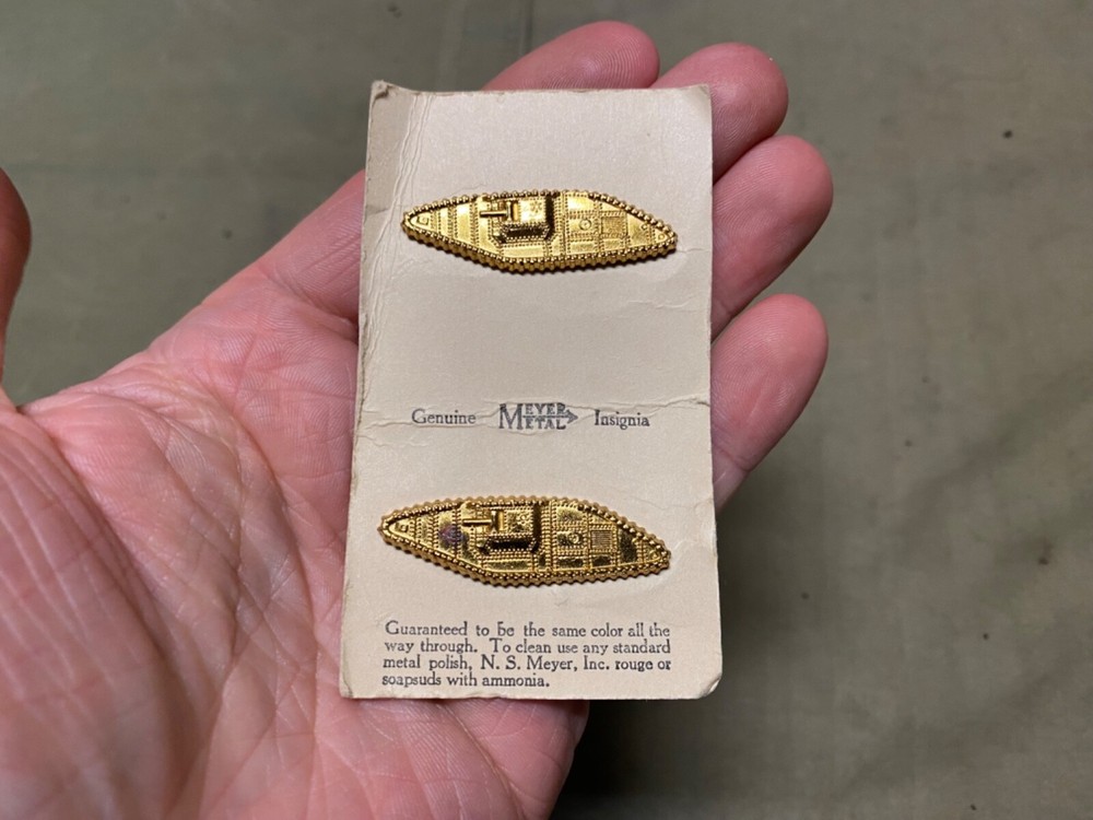 ORIGINAL WWII US ARMY OFFICER EARLY ARMORED TANK DIVISION COLLAR INSIGNIA-PAIR