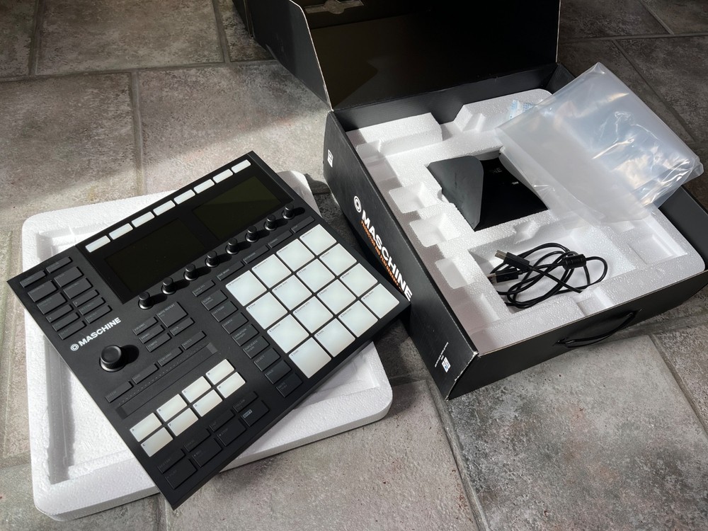 Native Instruments Maschine MK3 USB Audio+MIDI Interface System, Watch Video!