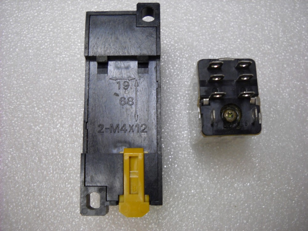 Used Omron PTF08A Relay Socket with 24V RS Components DC Relay - 346-952