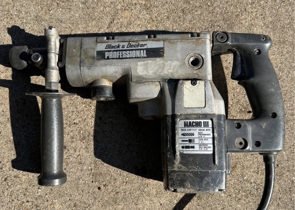 Black & Decker MACHO III Rotary Hammer Drill  5043-09 Case & Bits