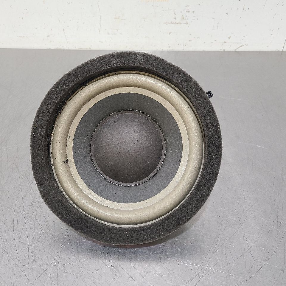 20 2020 TOYOTA 4 RUNNER JBL SUB 46008904A