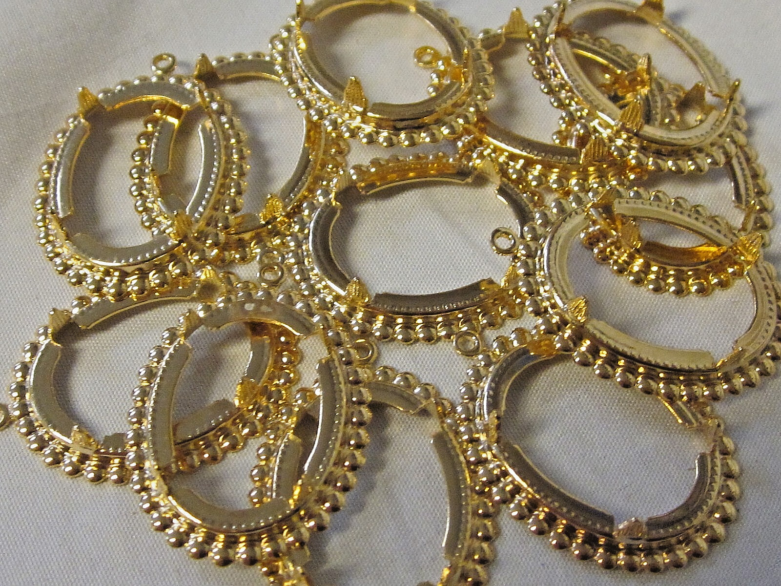 12pc Rare Prong Set HAMILTON GOLD PLATED 25x18mm Oval Cameo Pendant Settings NOS