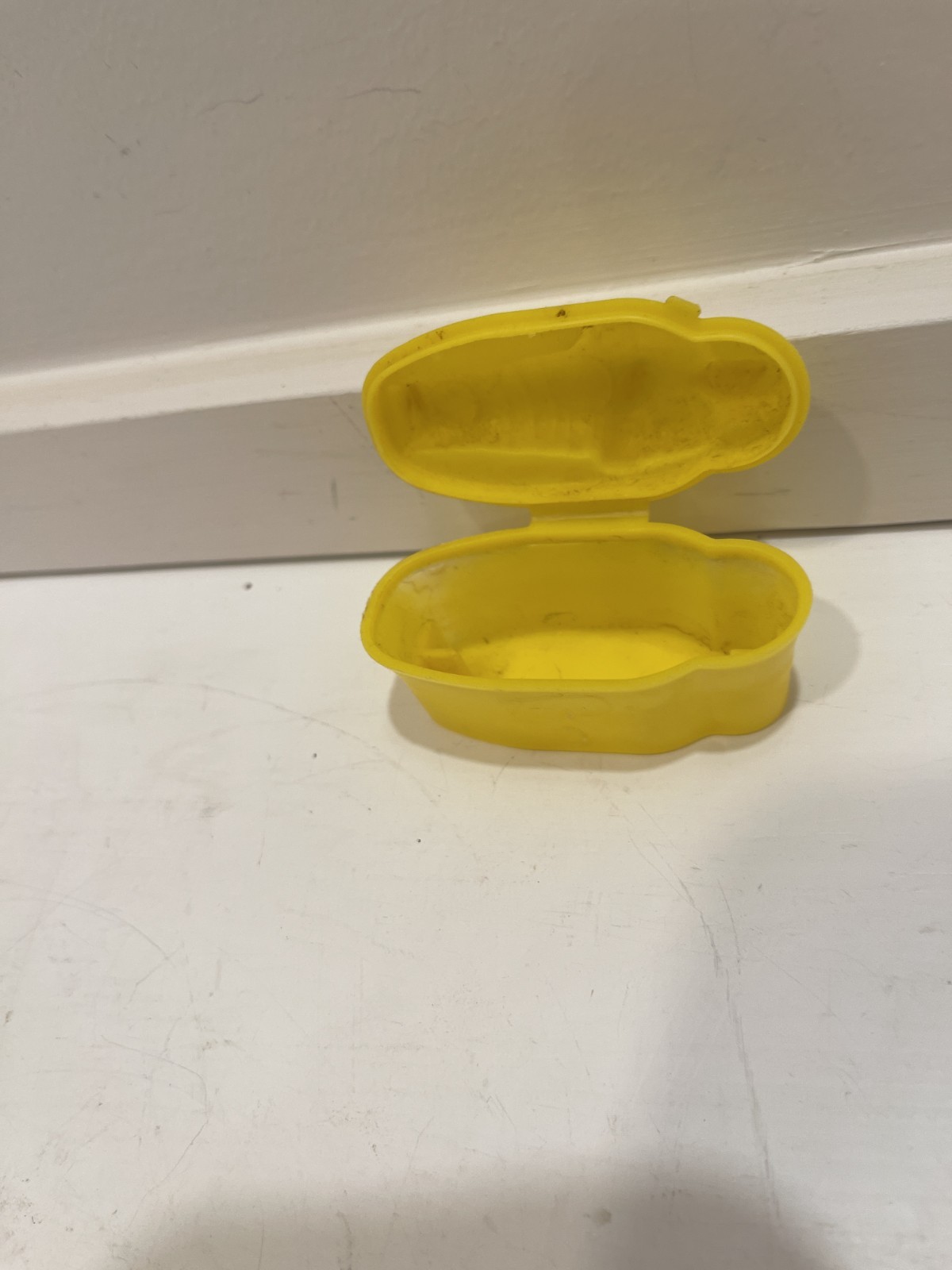 Topps Munchy Mummies Coffin 1978 Candy Container Yellow Empty Mummy Halloween