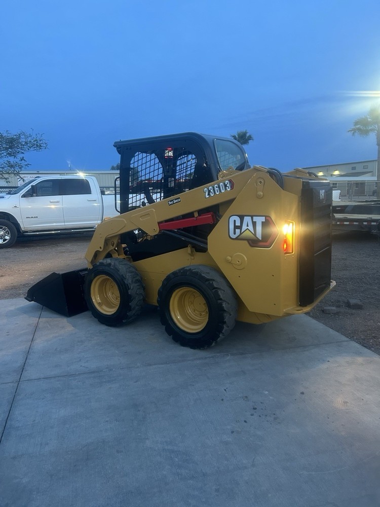CAT SKID STEER 236D