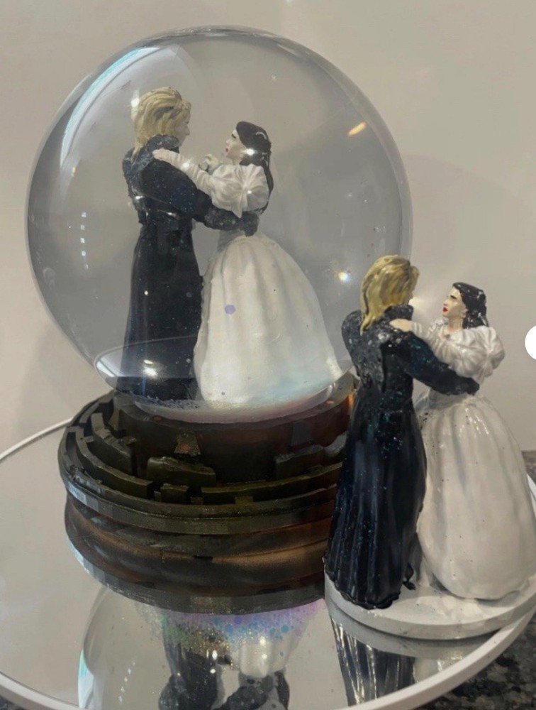 Labyrinth snow globe