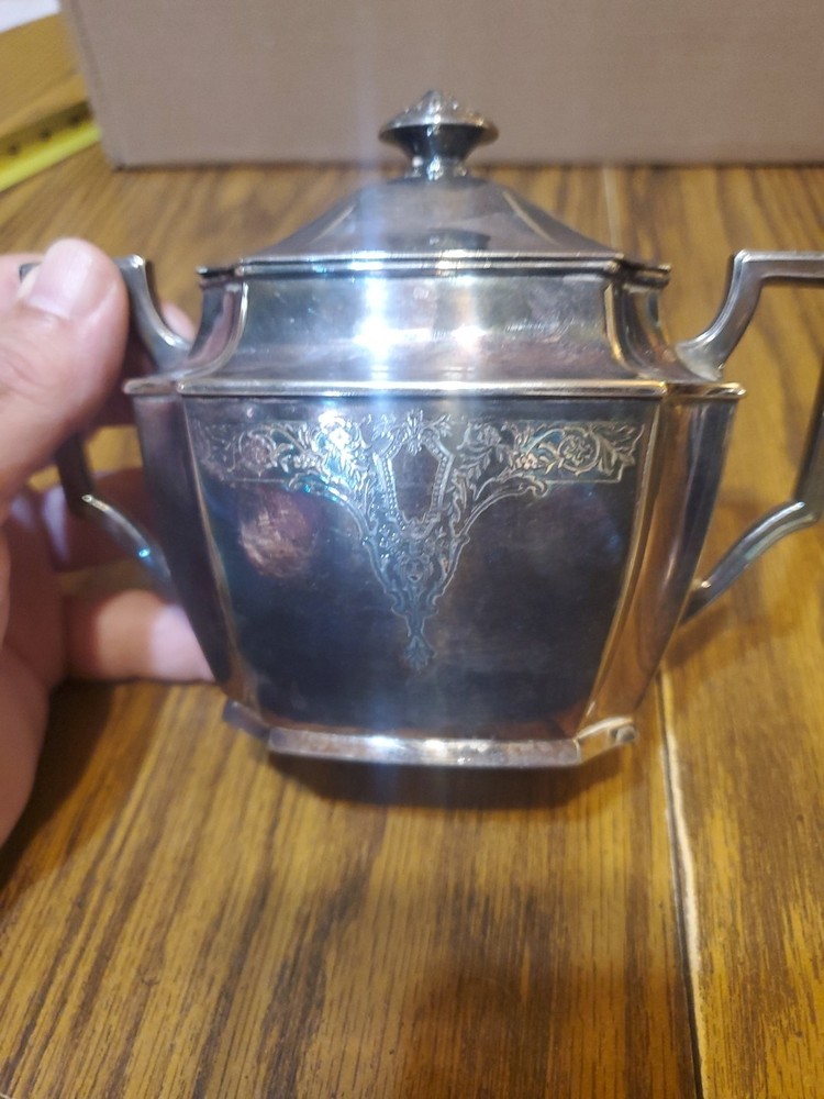 1847 Rogers Bros Tea Set Three-Piece Silver Plate 'Ancestral' Pattern