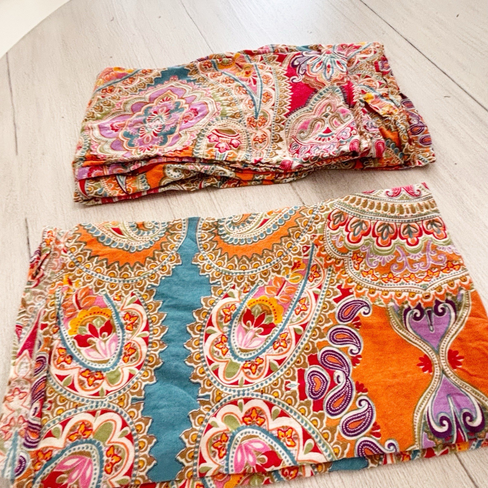 COST PLUS WORLD MARKET Multicolor Paisley VENICE Print Split Shower Curtain READ