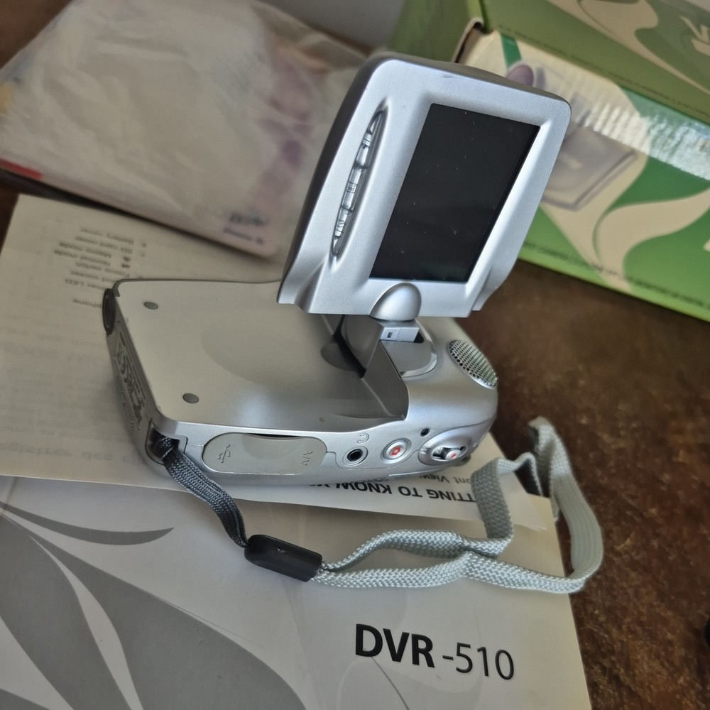 VIVITAR DVR-510 MPEG 4 DIGITAL VIDEO CAMERA boxed untested