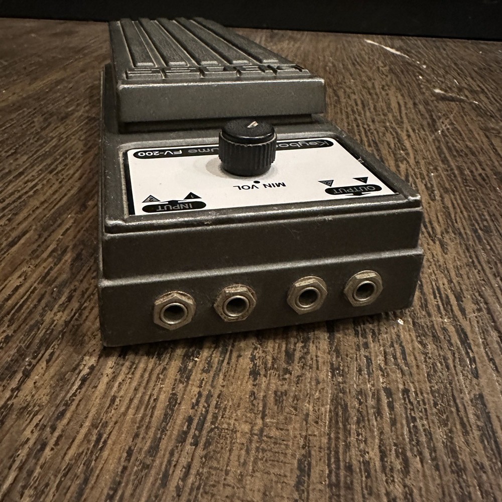 Boss FV-200 Keyboard Volume Pedal used