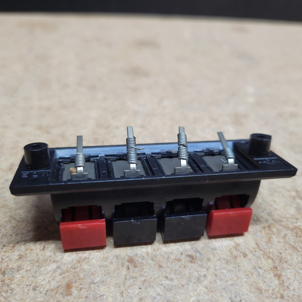 Marantz SR-2000 Speaker connector