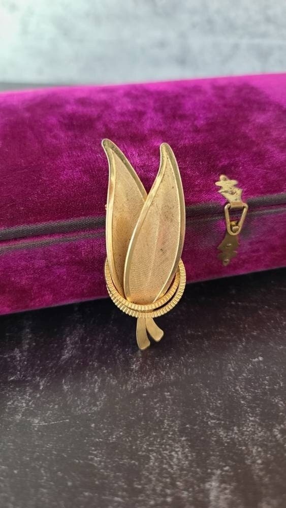 Vintage Gold Tone Double Leaf Brooch
