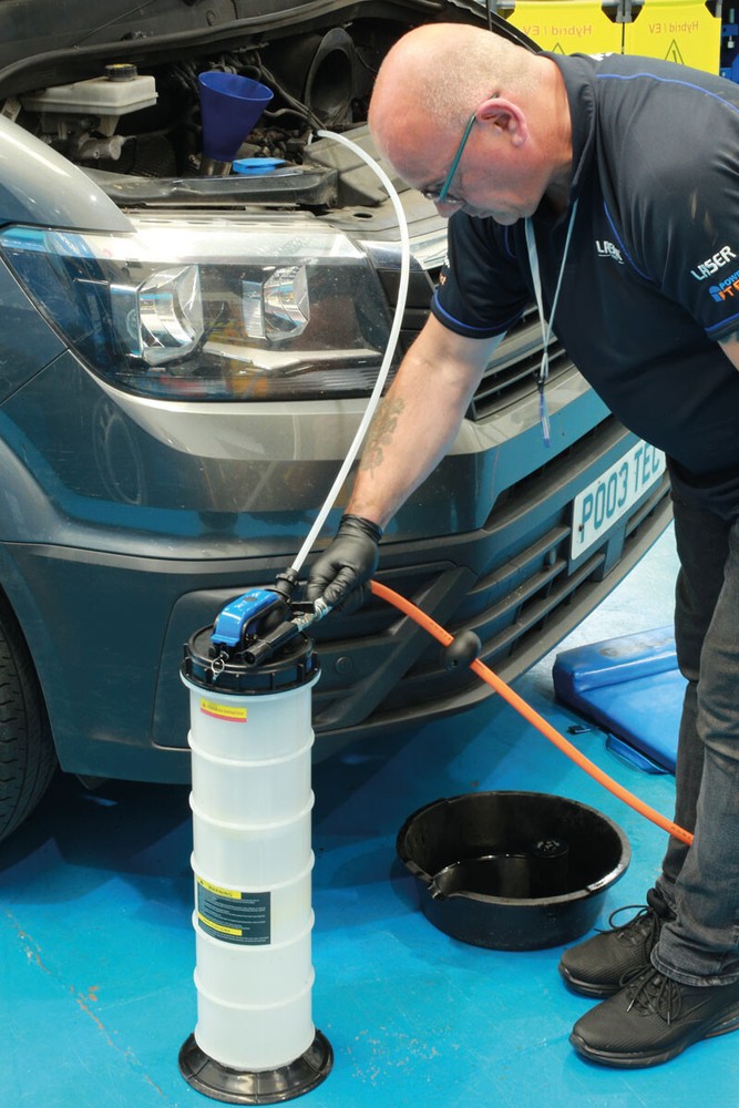 Laser Tools 9022 Manual & Pneumatic Fluid Extractor 10L & Additional Tubes