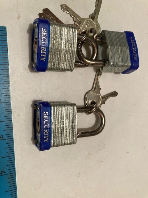 NEW (OPEN BOX) SET 3 KEYED ALIKE 1" W X 2" L LAMINTD PADLOCK / DIFF KEY PER SET