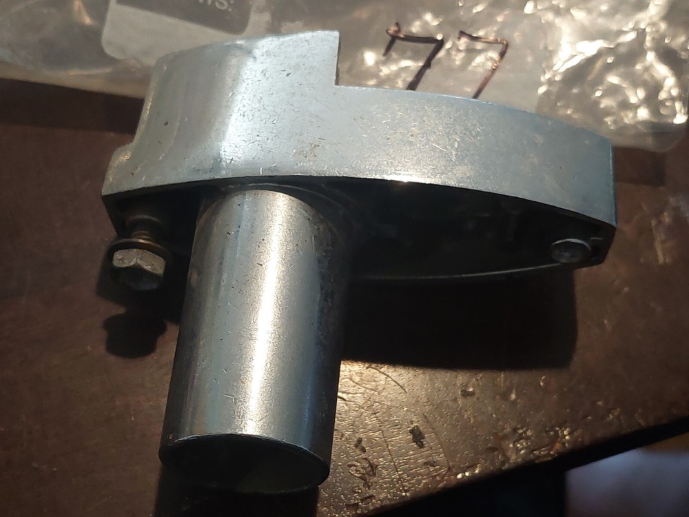 Roger's Bass Tom Mount
