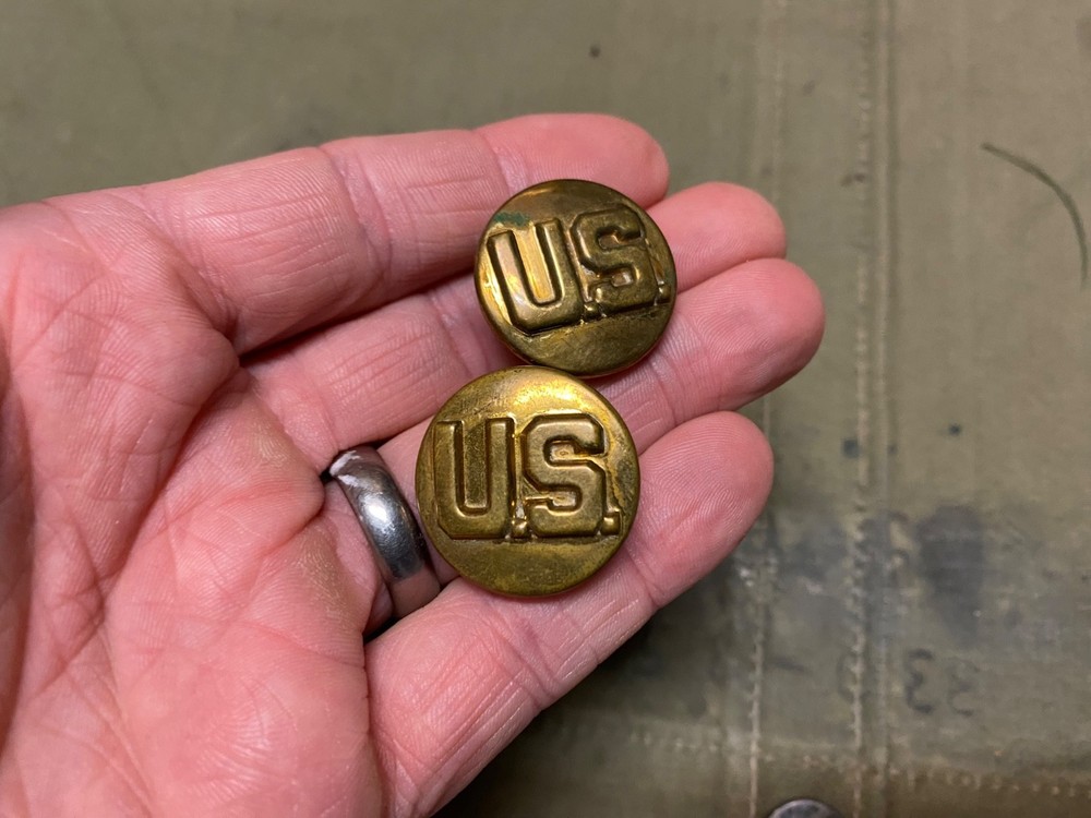 ORIGINAL EARLY WAR WWII US ARMY "US" M1938 CLASS A JACKET COLLAR DISCS